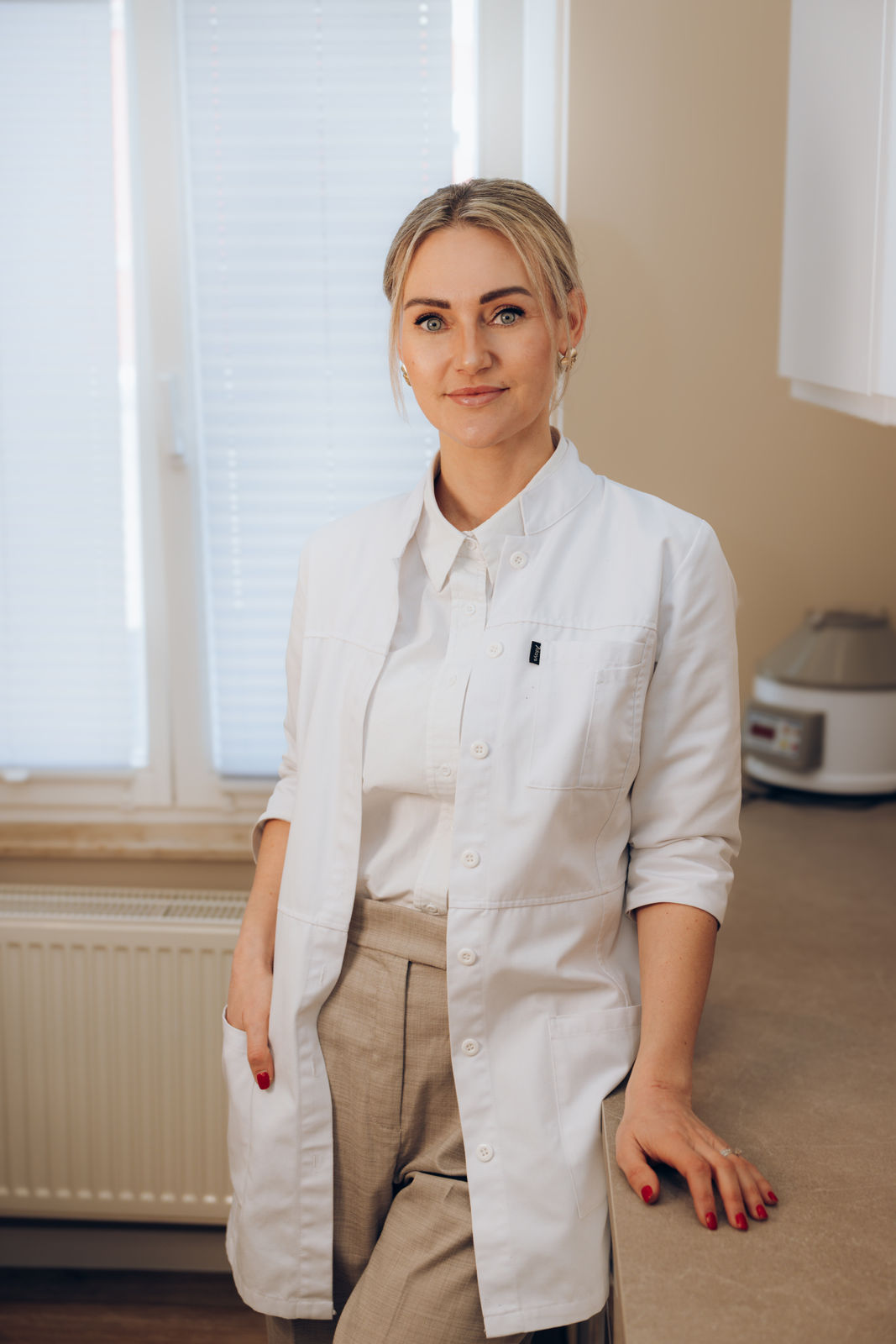 Porträt von Dr. Anna Bykov, Ärztin für ästhetische Medizin